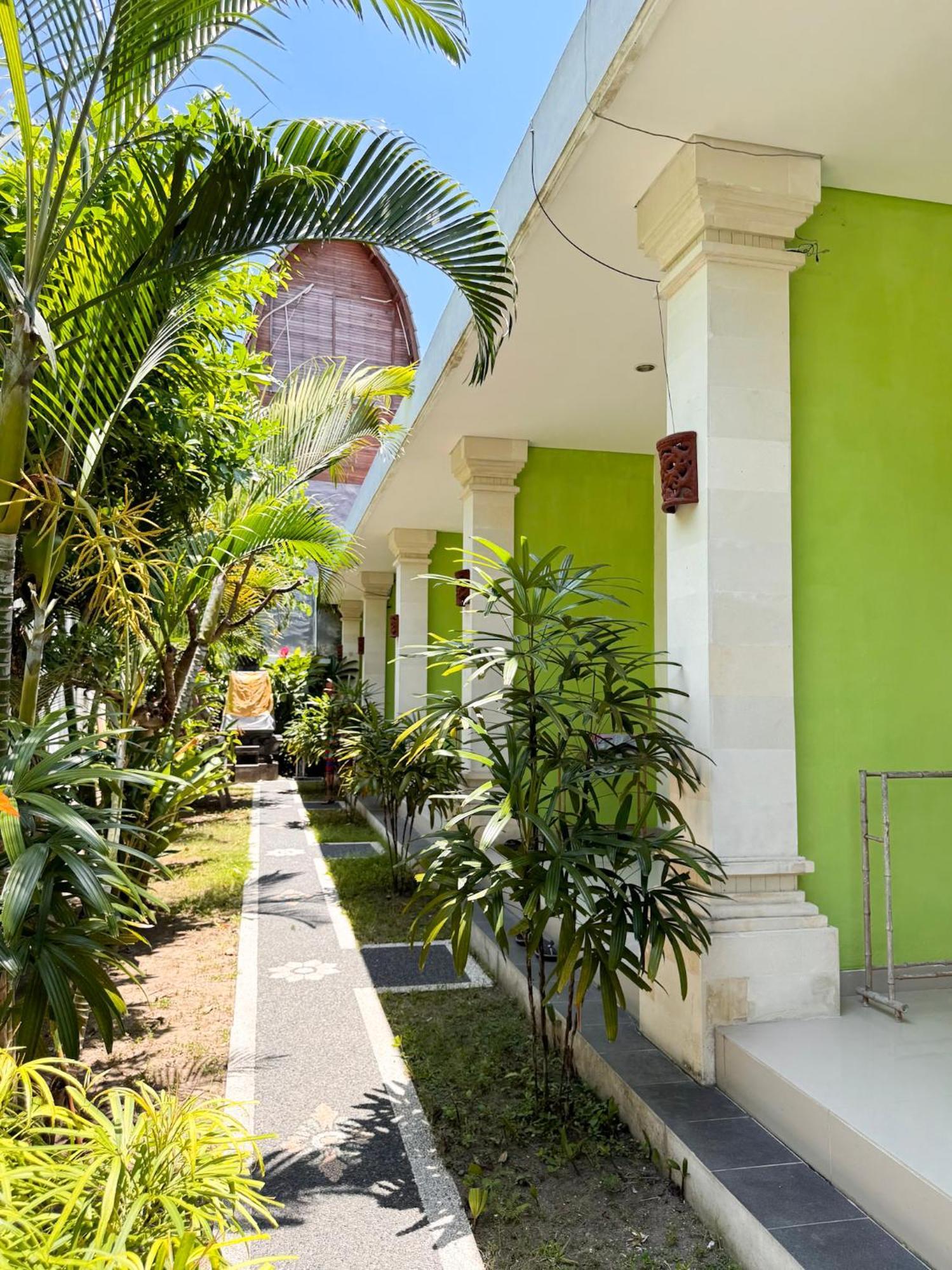 Urban Jungle Beach House Canggu  Bagian luar foto