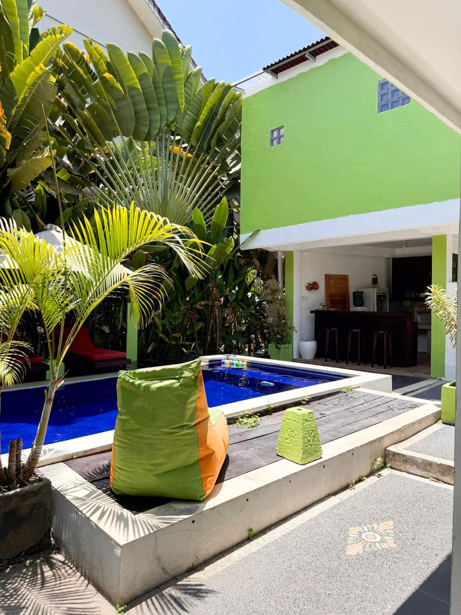 Urban Jungle Beach House Canggu  Bagian luar foto