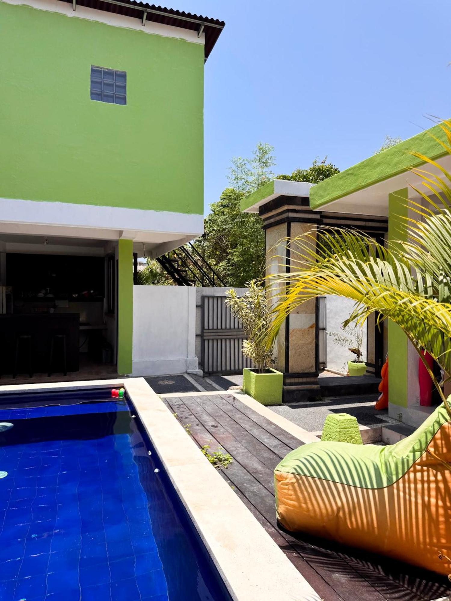 Urban Jungle Beach House Canggu  Bagian luar foto