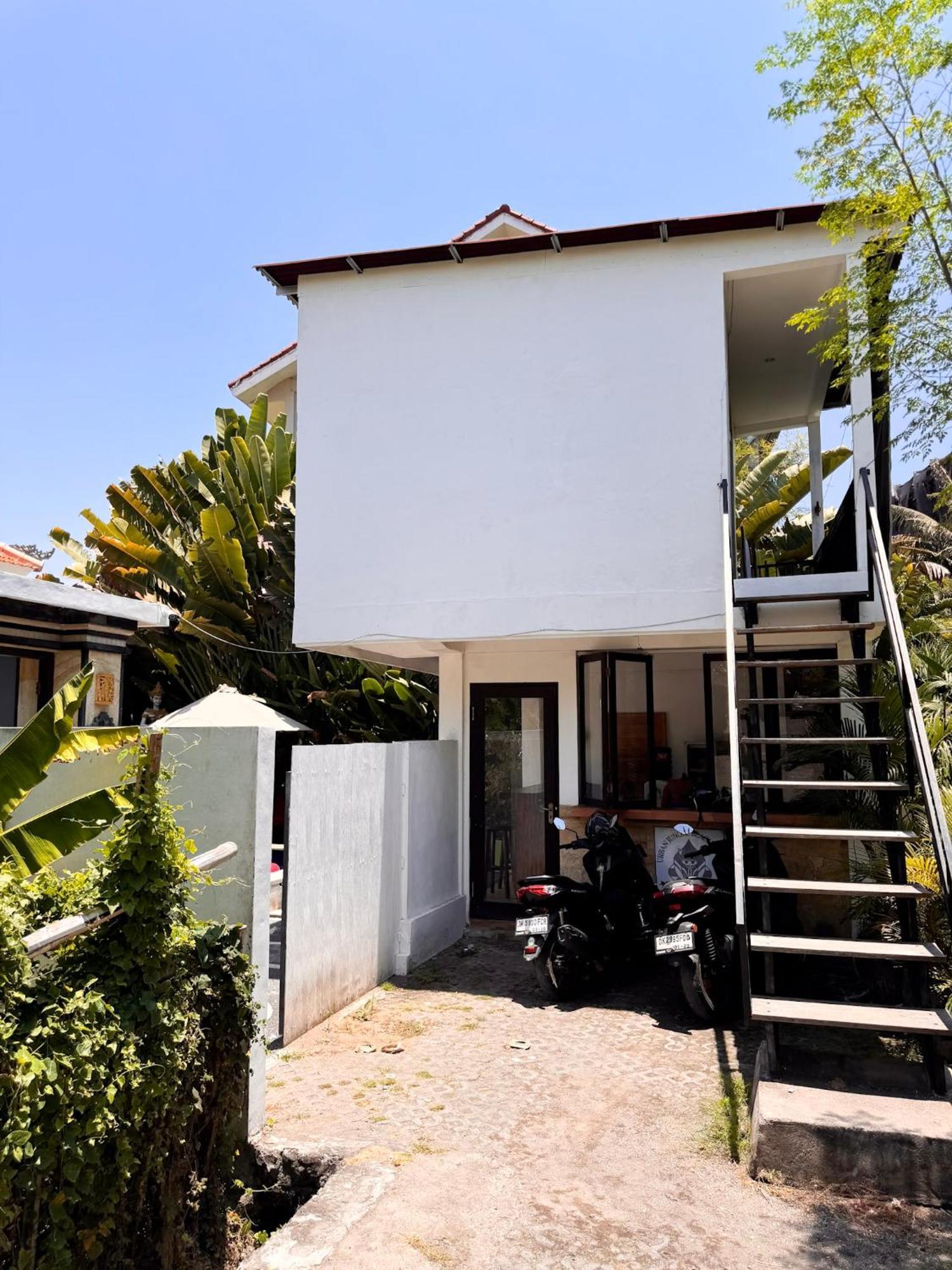 Urban Jungle Beach House Canggu  Bagian luar foto