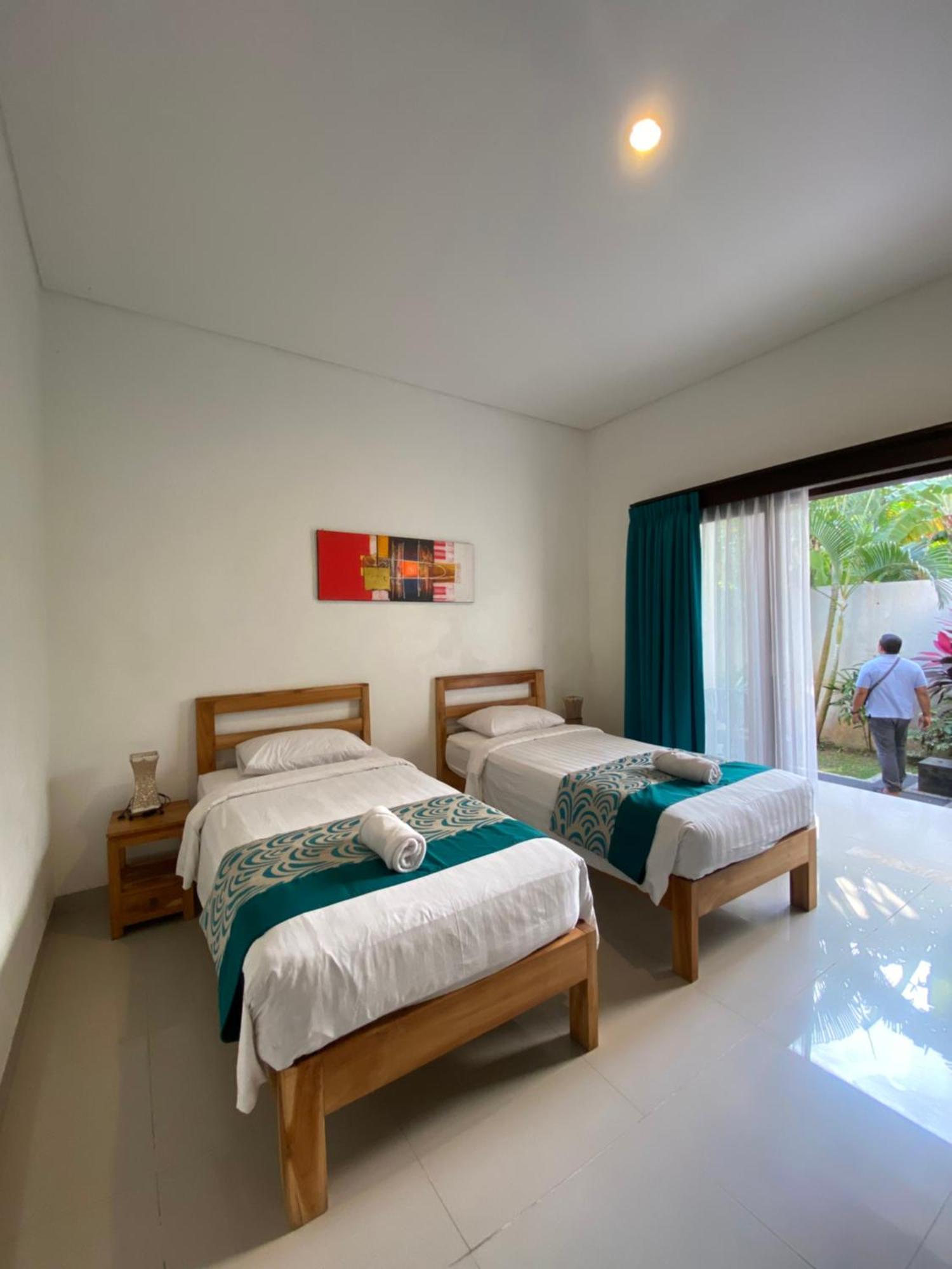 Urban Jungle Beach House Canggu  Bagian luar foto